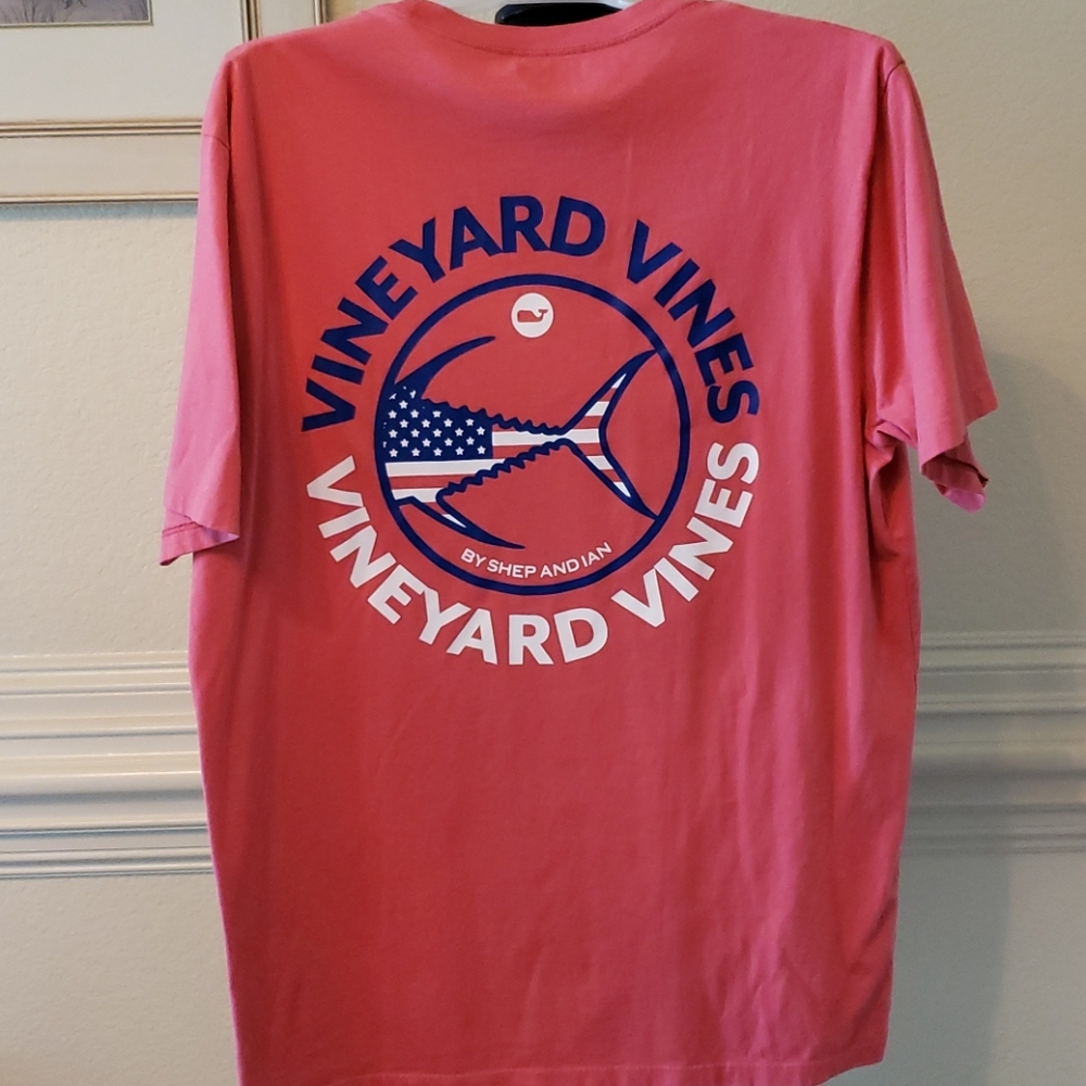 New-never worn Vineyard Vines medium